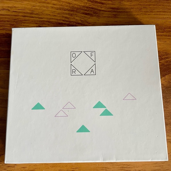 High end makeup! Most never used and some only tested!! - Picture 15 of 16